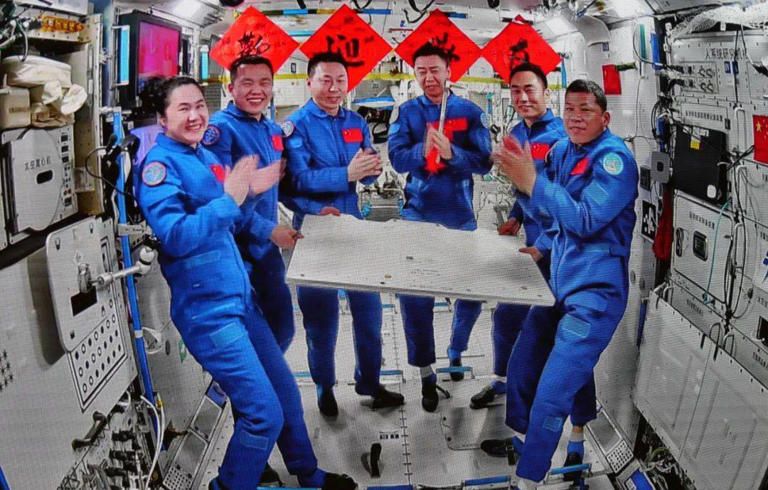 神舟十九号乘组太空交接圆满落幕，29日即将荣耀归来！