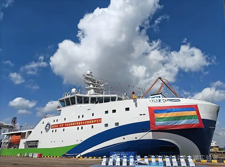 国内首艘深远海绿色智能技术试验船“未来”号交付
